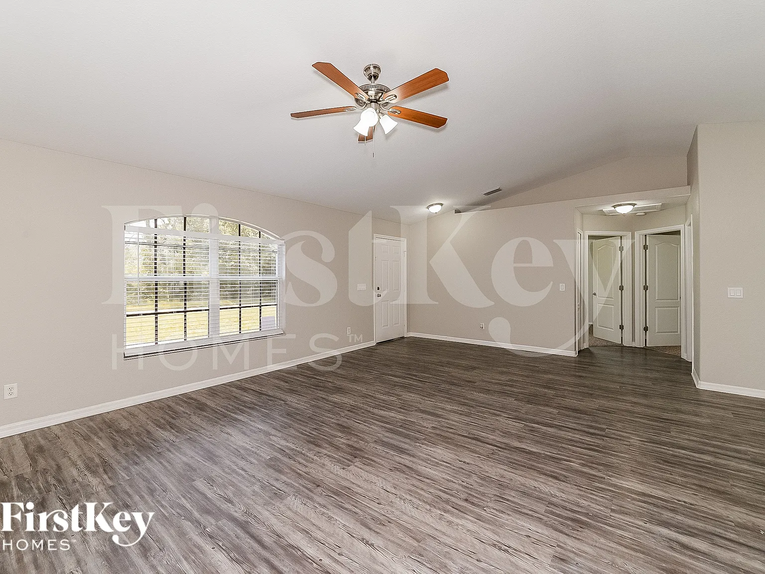 3 bed, 2.0 bath, 1619 sqft, $2,080 — Photo 3