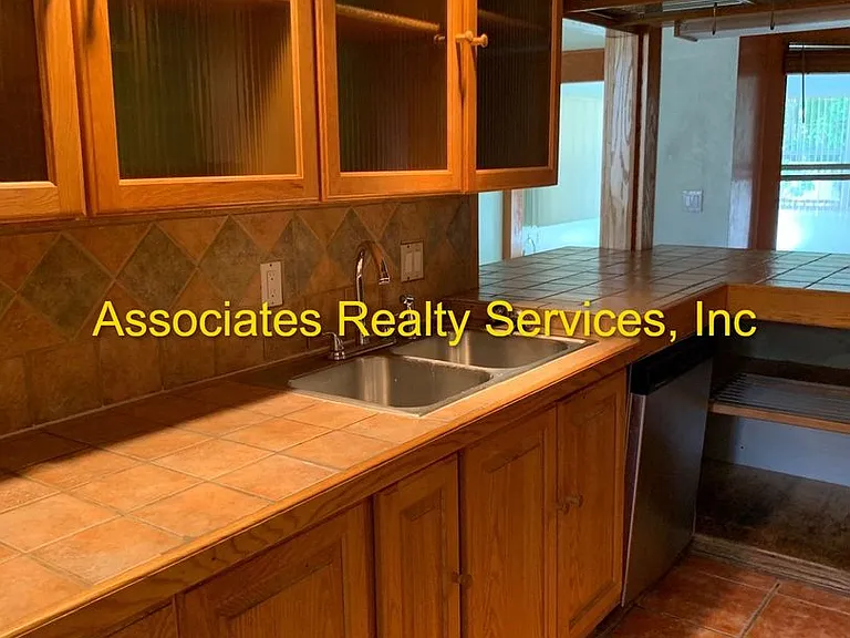 10335 NW 13th Ln — Photo 6