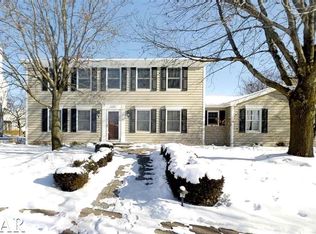 103 Shorewood Dr, Bloomington, IL
