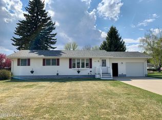 1034 12th Ave SE, East Grand Forks, MN 56721