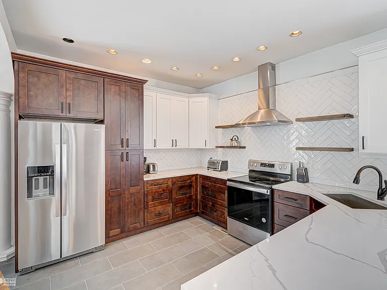 1517 W Irving Park Rd #CH — Photo 6