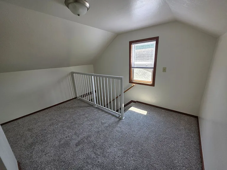 616 N State St — Photo 10