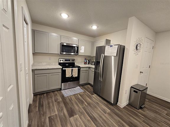 4th image of 15768 SW 19th Avenue Rd