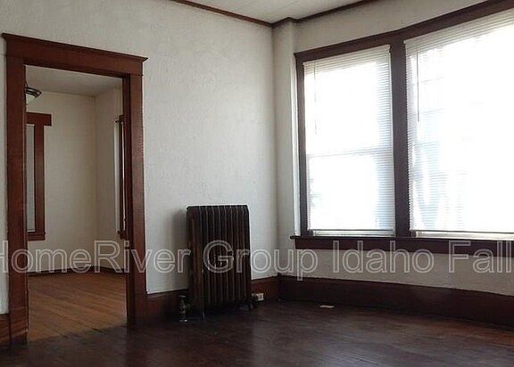 4th image of 400 N Eastern Ave APT 2