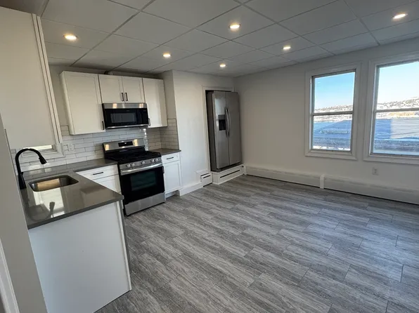 278 E Eagle St Floor 3, Boston, MA 02128