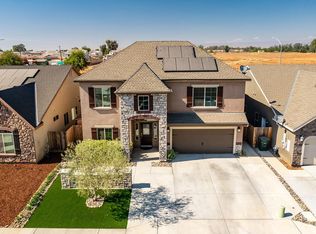 4049 Sierra Madre Ave, Clovis, CA 93619