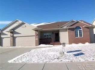 6301 S Wicklow Ave, Sioux Falls, SD 57108