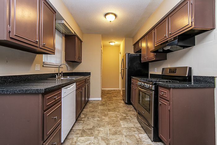 1st image of 3039 Lupine Dr