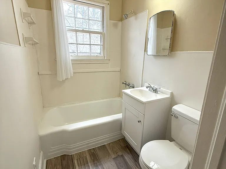 445 Robney Dr — Photo 9