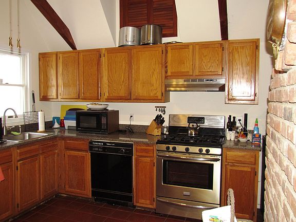 4th image of 28 S Eldert Ln