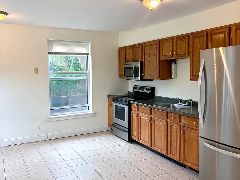 2 Morris Ave #203 — Photo 4