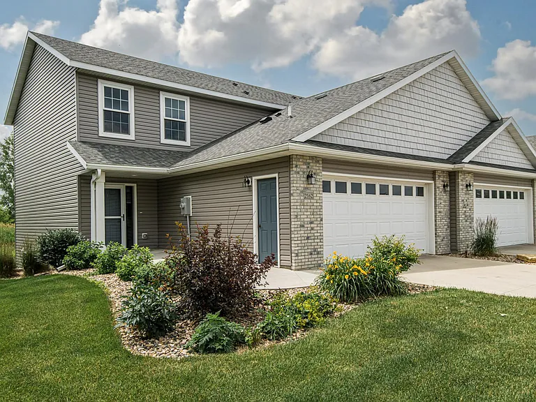 2162 Sparrow Pl SE — Photo 1