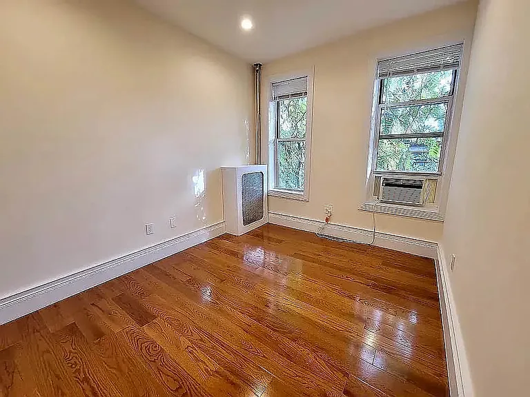204 W 10th St #95 — Photo 5