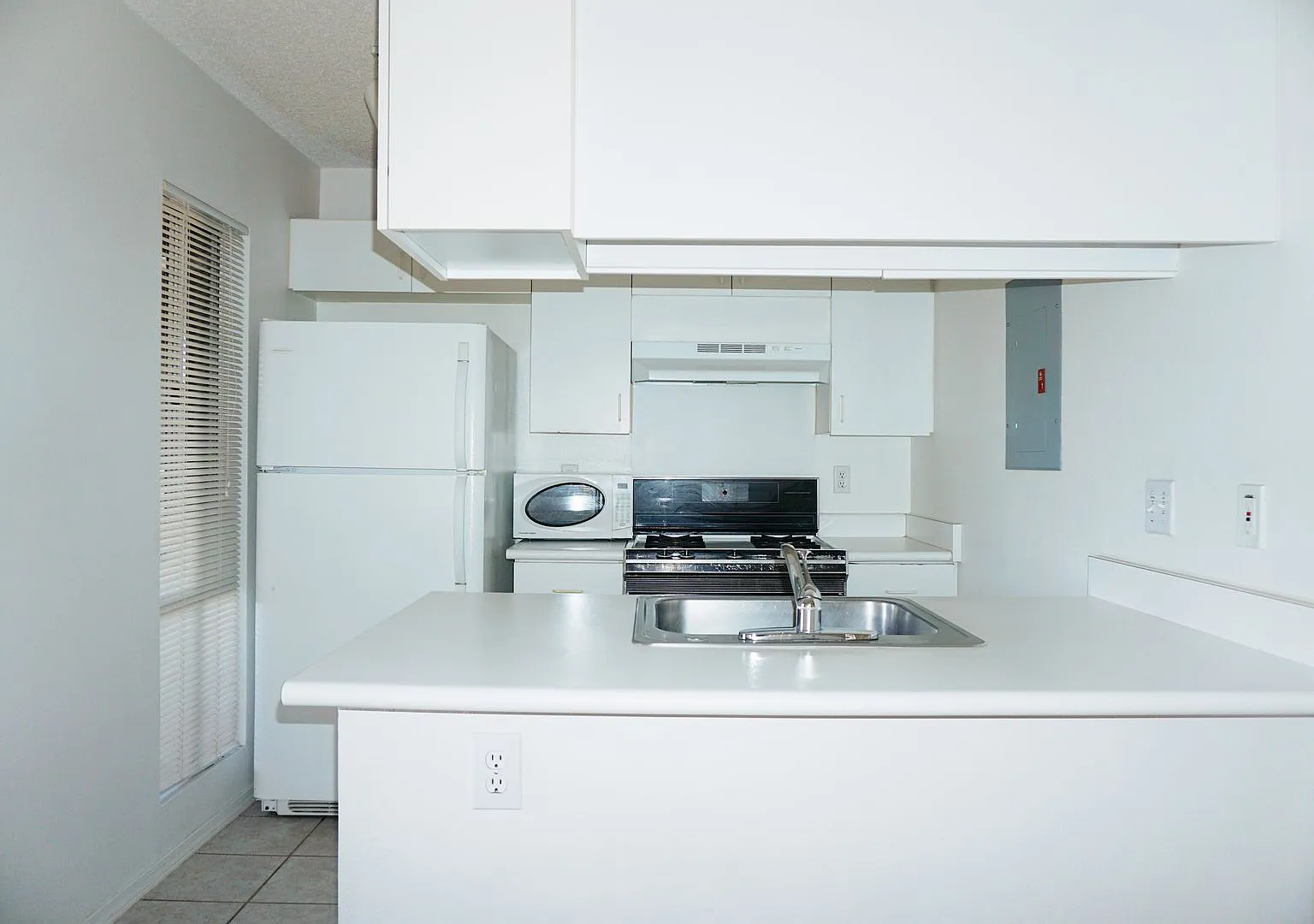 Pet Friendly Ewa Beach Studio with 1 parking & A/C — Photo 4