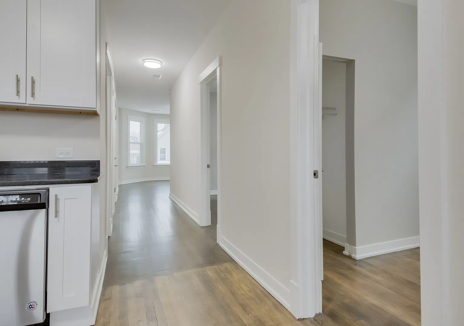 3 bed, $2,645 — Photo 4