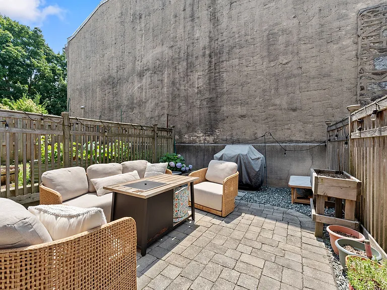 5969 Jannette St — Photo 25
