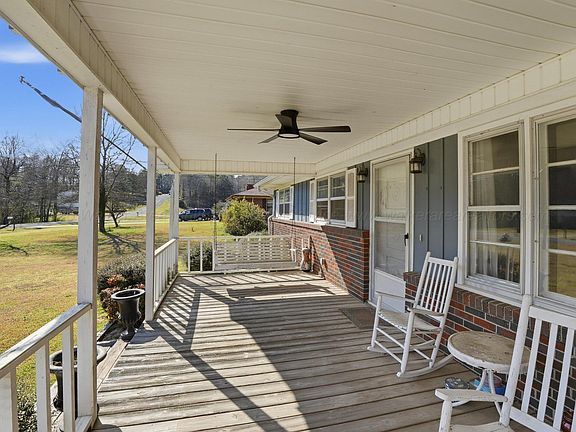 4th image of 1804 Devon Dr