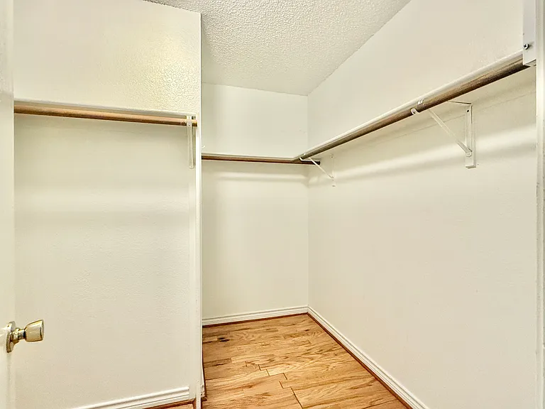 Walk-in-Closet