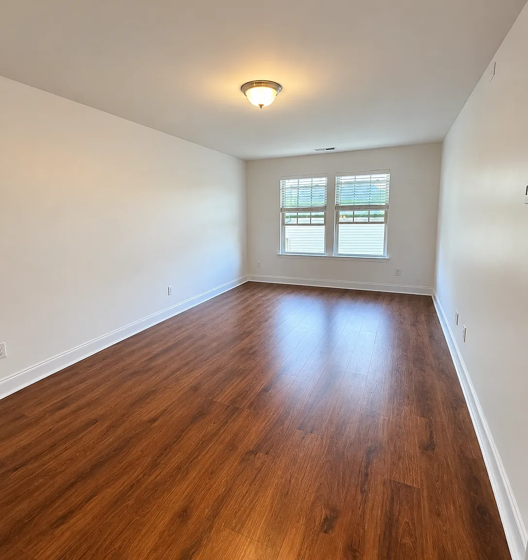 4 bed, 2415 sqft, $900 — Photo 4