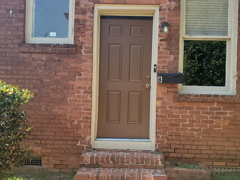 905 B Cherry Street entrance