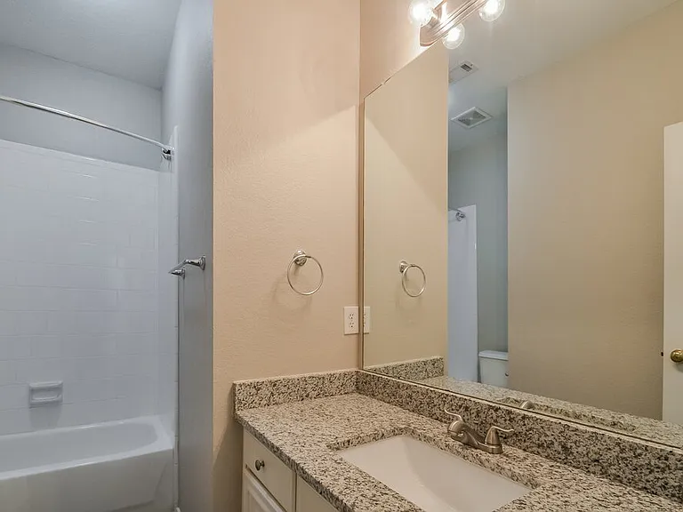 802 Lake Bridge Dr — Photo 14