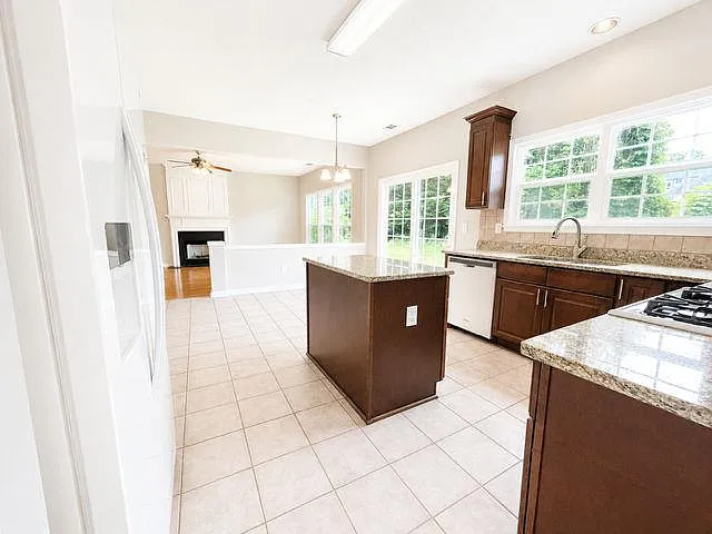 658 Glenbarrett Ct NE — Photo 7