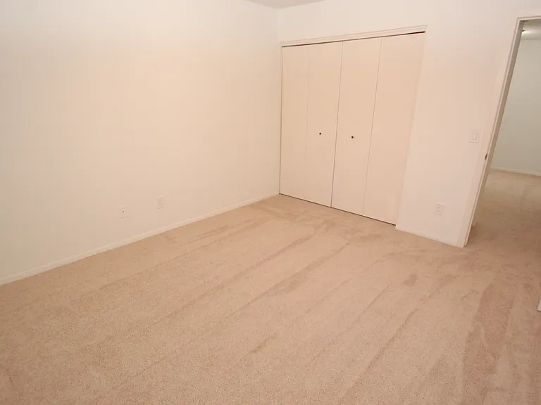 1844 Zanzibar Ln N — Photo 8