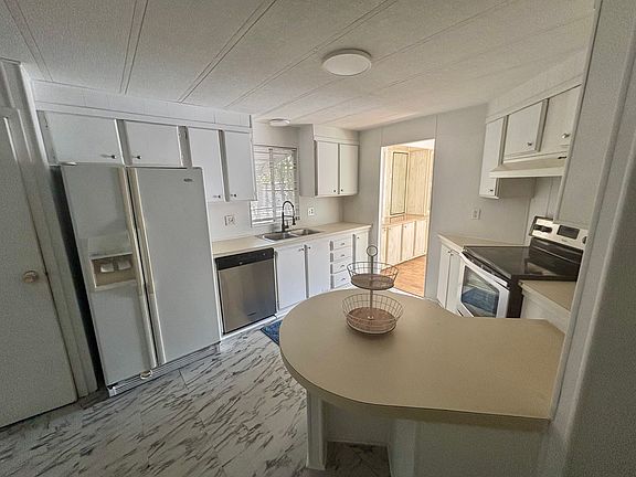 3rd image of 11904 Cove Pl