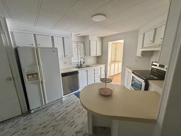 11904 Cove Pl — Photo 3