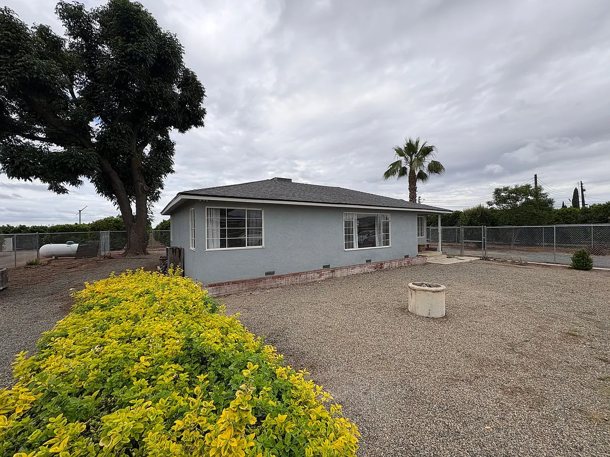 Building Photo - 14519 Avenue 416