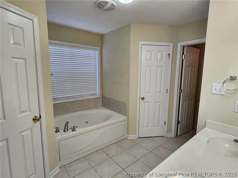 3347 Broomsgrove Dr — Photo 14