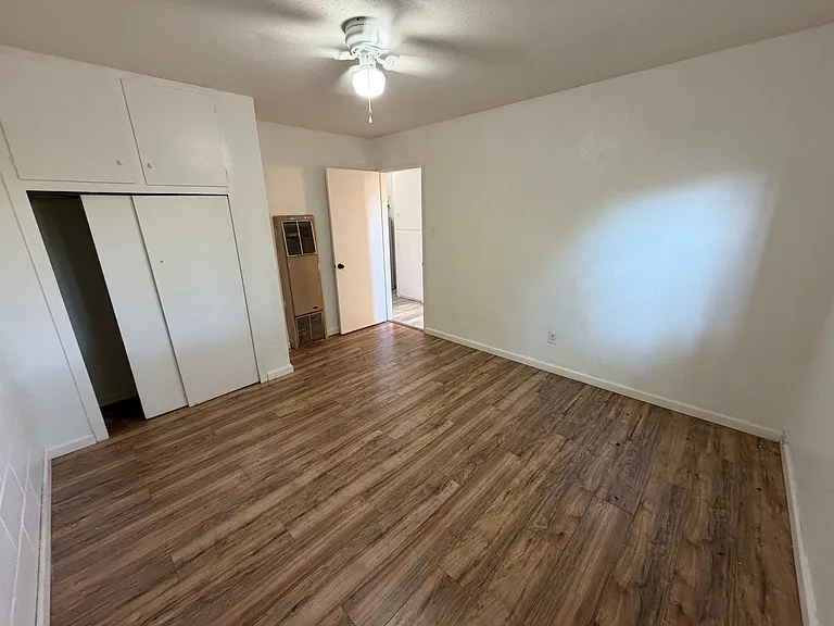 1033-1037 Alvarado Dr SE — Photo 21