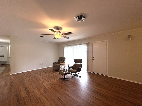 3rd image of 1307 Leacrest Dr