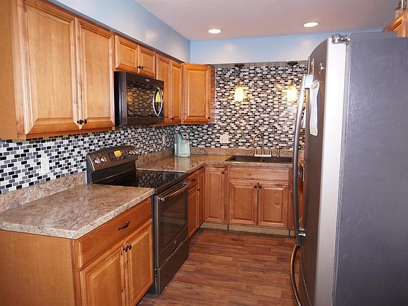 3rd image of 10906 Aldbough Ct