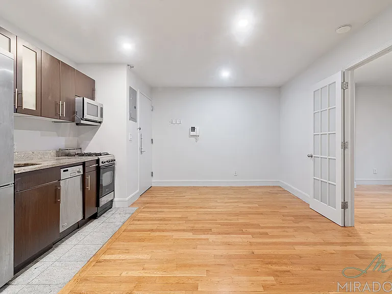 636 E 11th St #2G — Photo 5