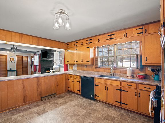 5th image of 502 Pine St NW