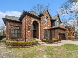 18 Cambridge Blvd, Pleasant Ridge, MI 48069