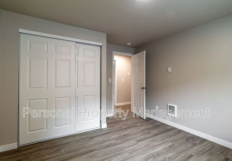 19019 SE 12th Way — Photo 8