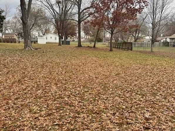 104 NE Orchard St, Lees Summit, MO 64063