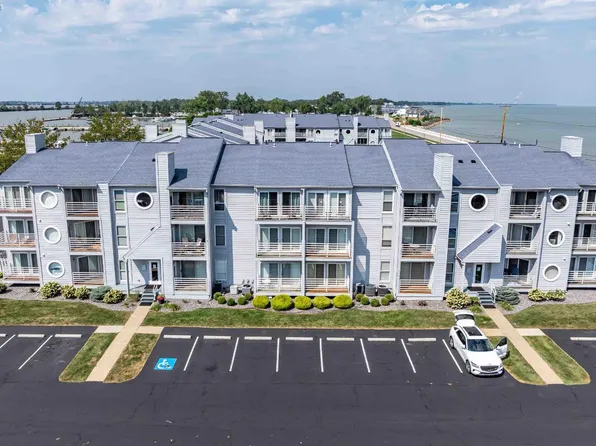 172 Clinton Reef Dr, Port Clinton, OH 43452