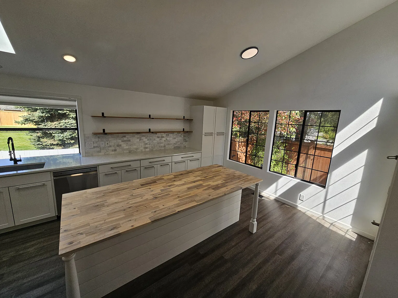 3 bed, 1934 sqft, $3,550 — Photo 3