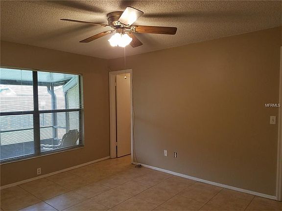 5th image of 52 Silver Falls Cir