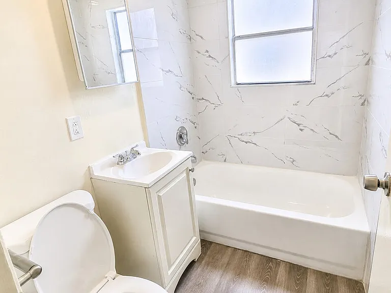 10620 S Figueroa St #1/4 — Photo 9