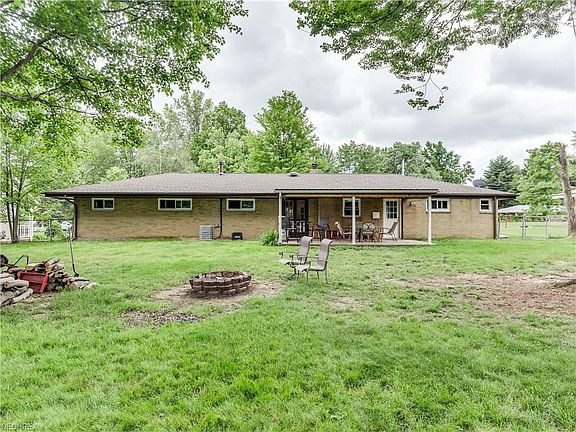 5th image of 1557 Meadowlawn Dr