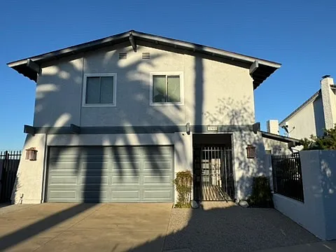 3 bed, 2271 sqft, $7,800 — Photo 2