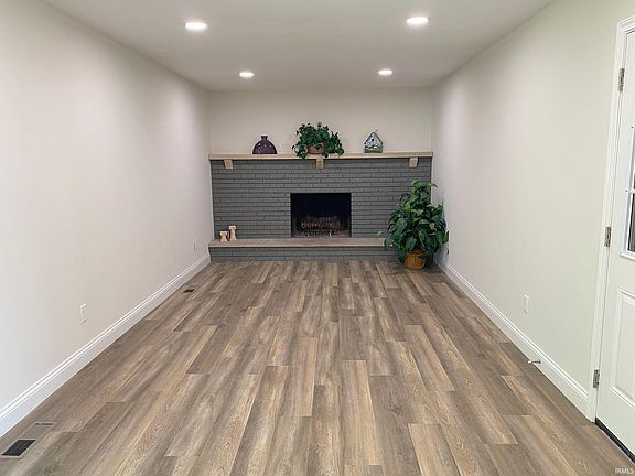 3rd image of 749 S Harvey Dr