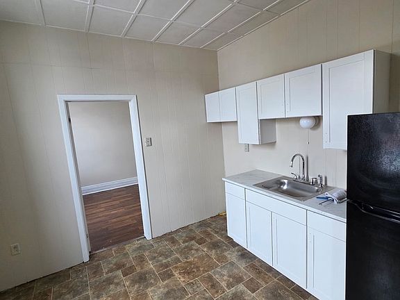 3rd image of 2525 Peach St #11495662
