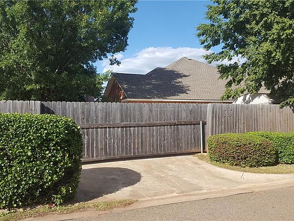 3rd image of 17501 Copper Creek Dr