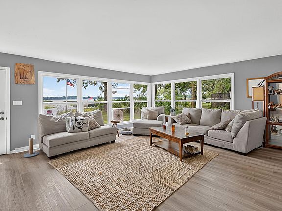 4th image of 1095 Belview Rd