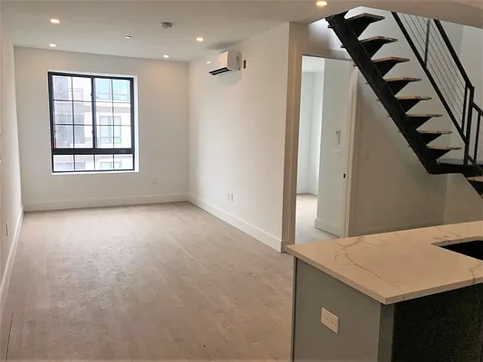 Rented by EXR | media 26